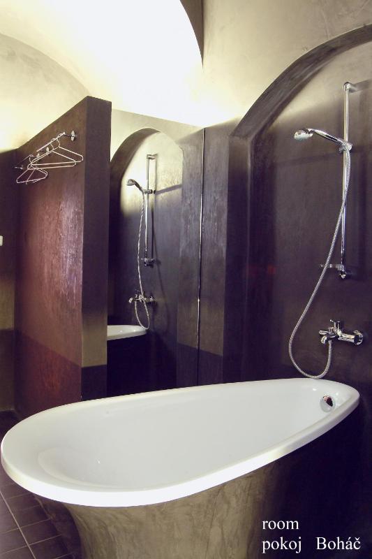 Deluxe Double Room with Bath image 2
