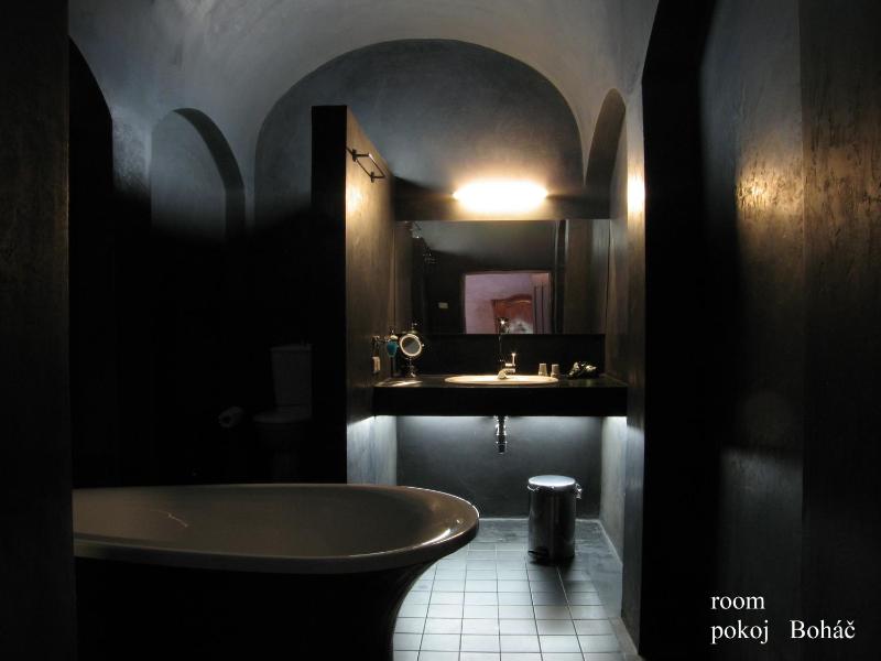 Deluxe Double Room with Bath image 3