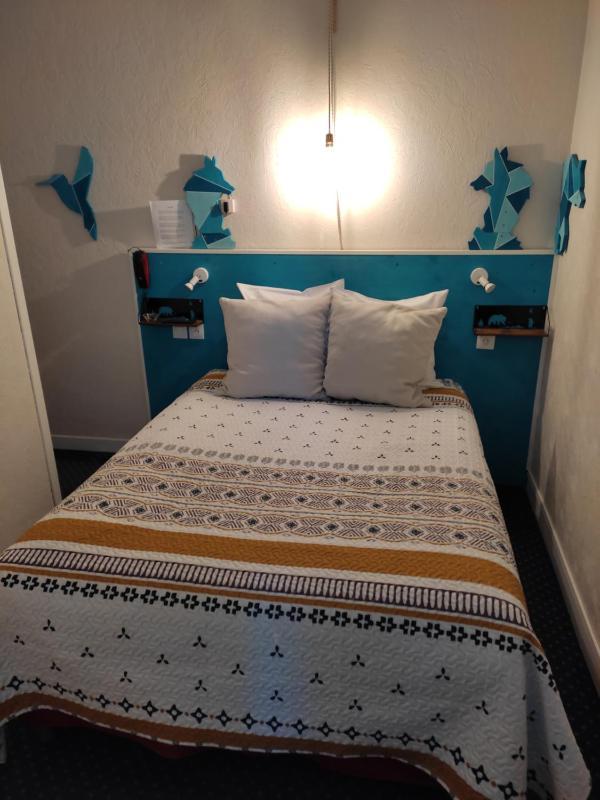 Standard Double Room image 3