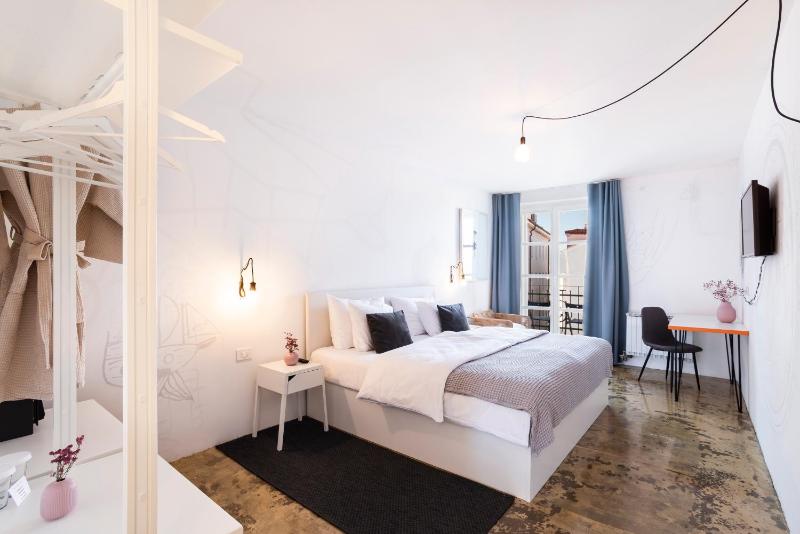 Deluxe Double Room with Balcony and Sea View image 1