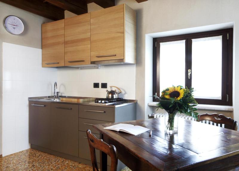 Basic Apartment image 4