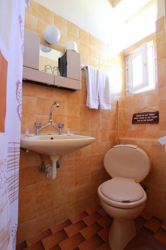 Twin Room image 4