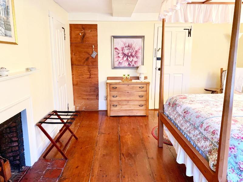 Standard Queen Room image 2
