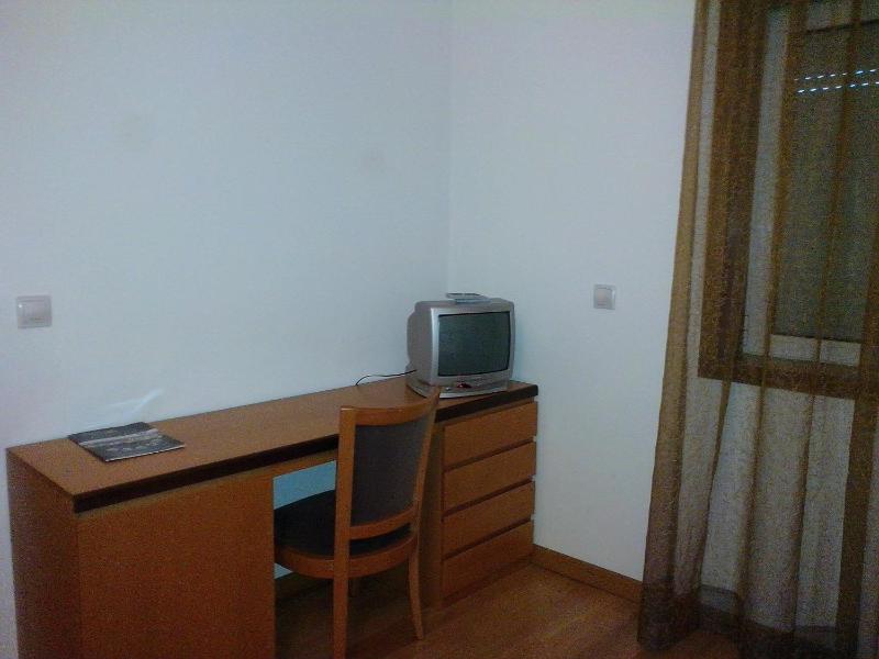 Twin Room image 2