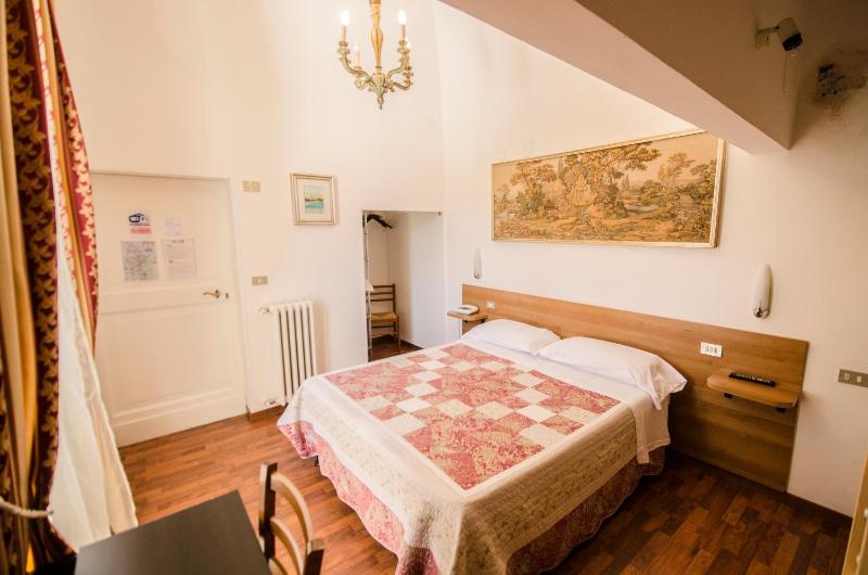 Hotel Iris - image 34