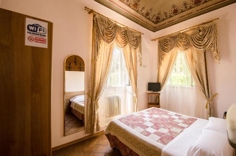 Hotel Iris - image 7