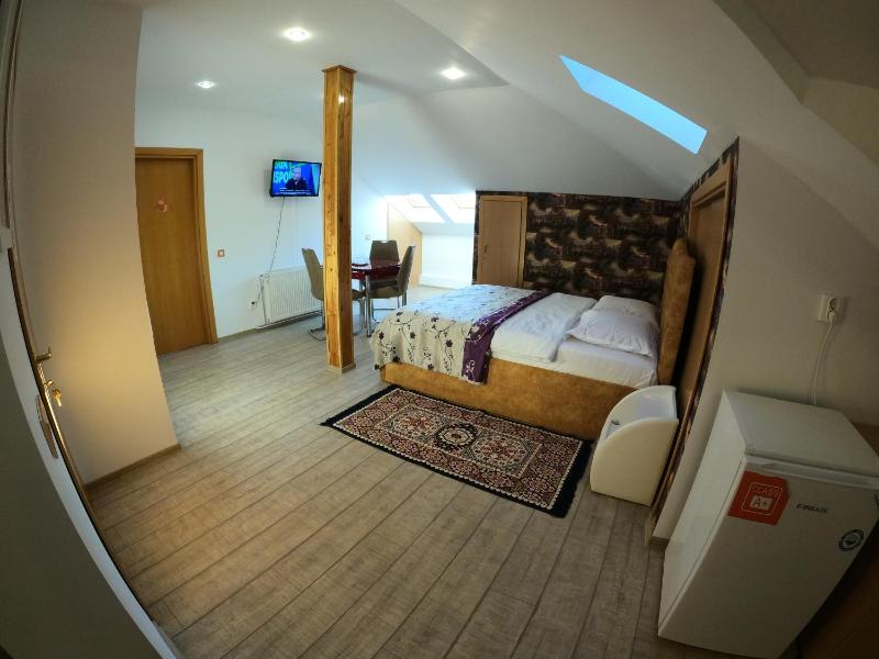 One-Bedroom Apartment image 4