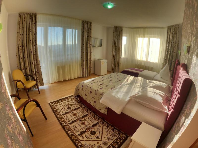 Triple Room with Mountain View image 4
