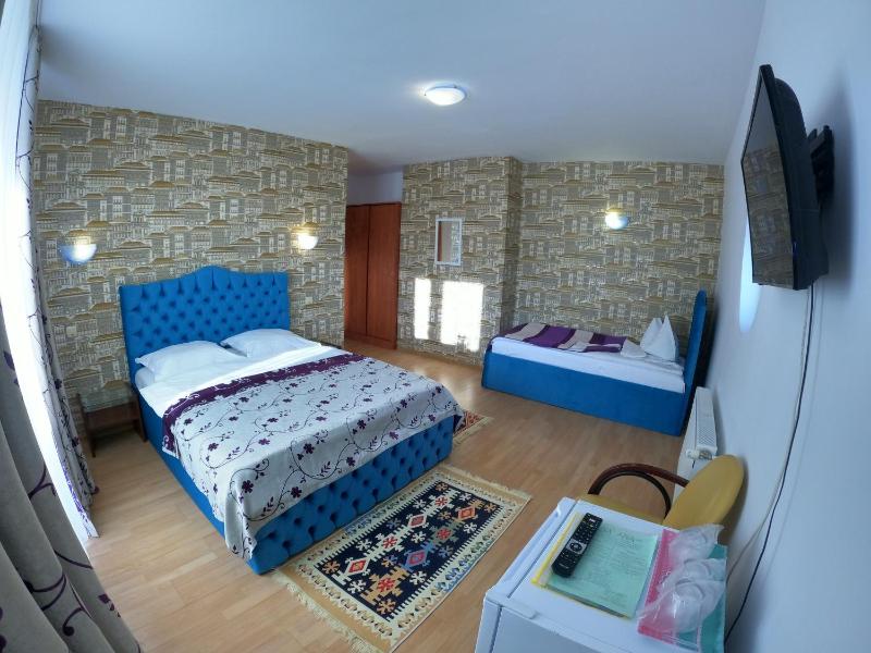 Triple Room with Mountain View image 3