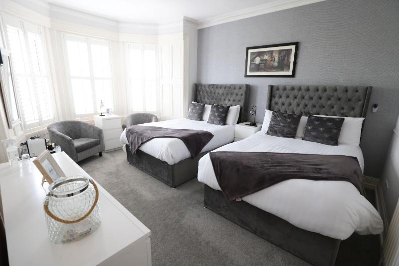 Deluxe Family Room image 1