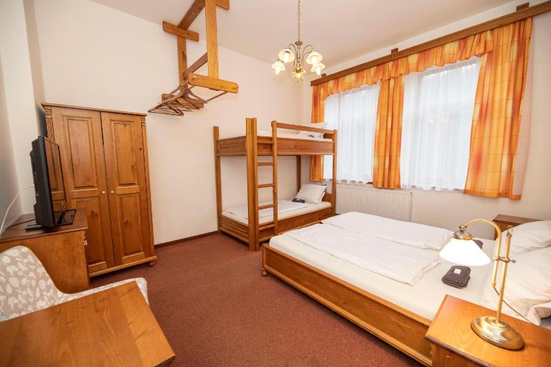 Quadruple Room image 4