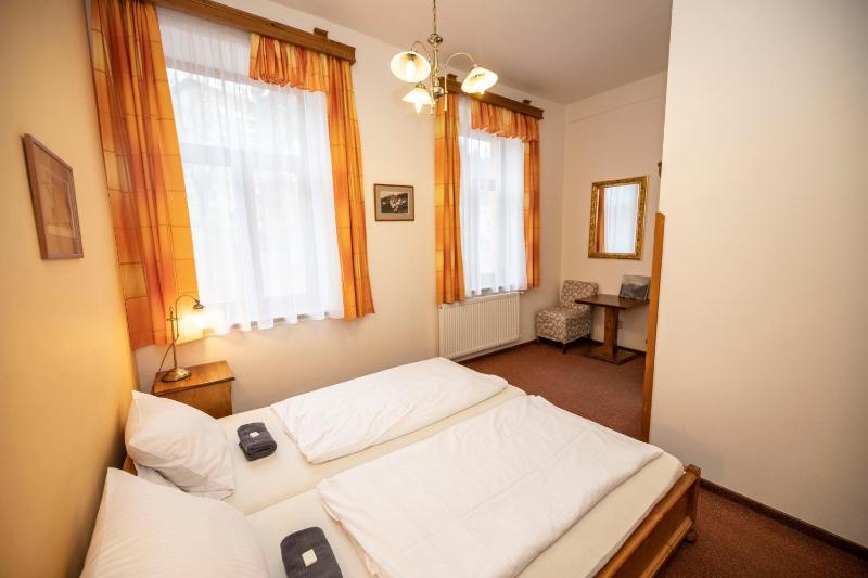Standard Double Room image 2