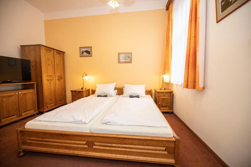 Standard Double Room image 3