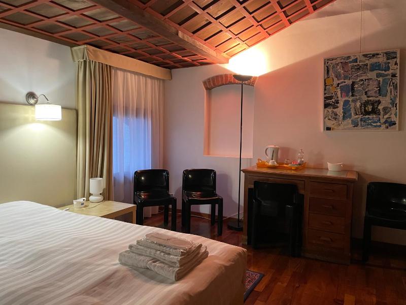 Double or Twin Room image 3