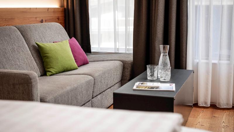 Double Room L with Balcony image 2