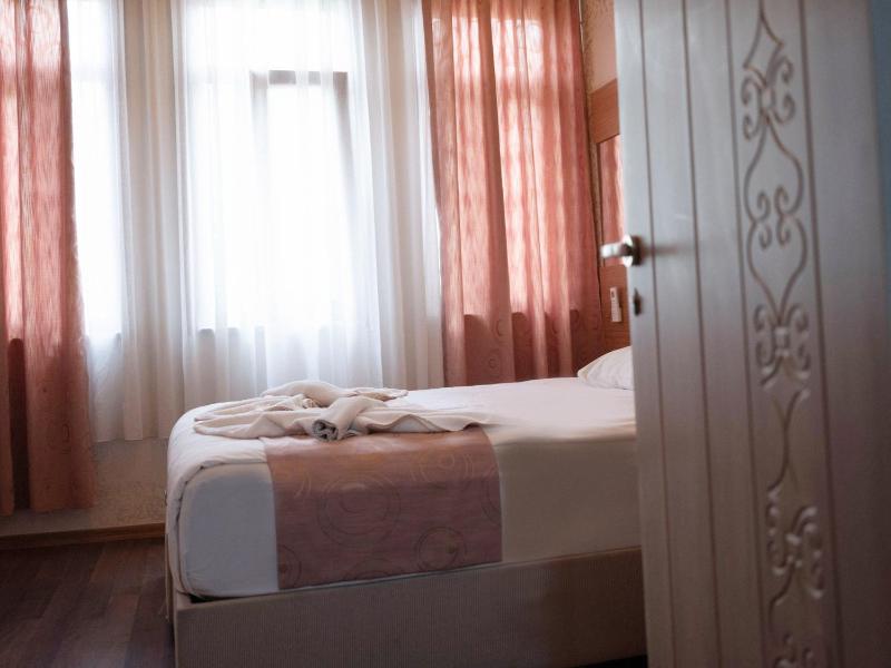 Standard Double Room image 2