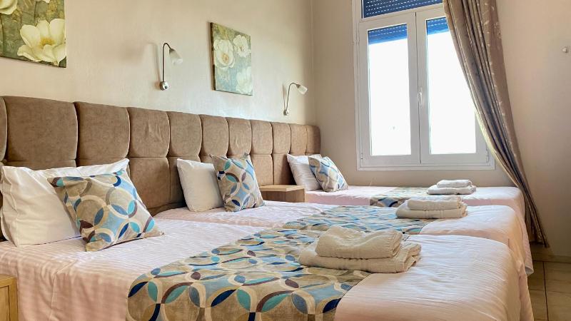 Standard Triple Room with Sea View image 1
