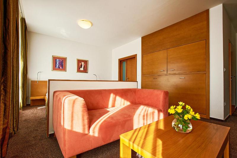Deluxe Double Room image 3