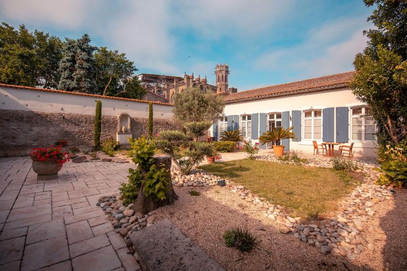 Family Room with Garden View image 1