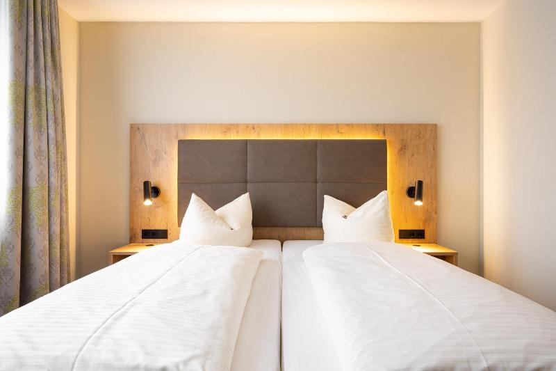 Double Room image 3