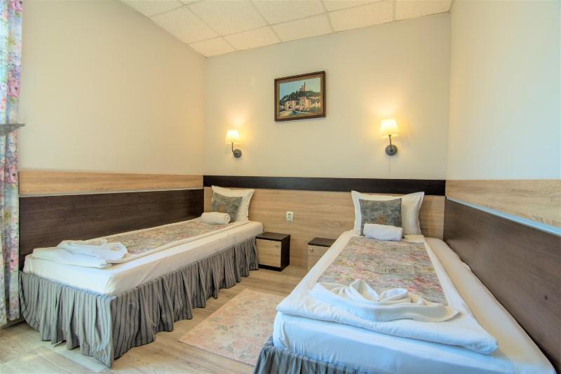 Twin Room image 1