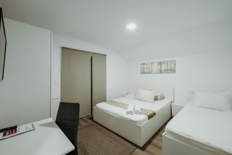 Double Room with Private Bathroom image 1