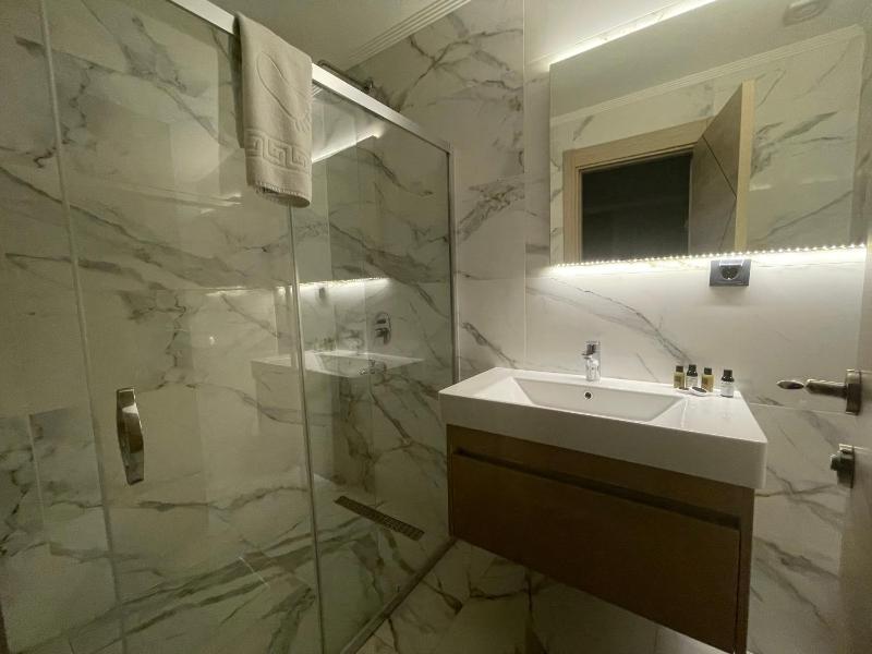 Economy Double or Twin Room image 4