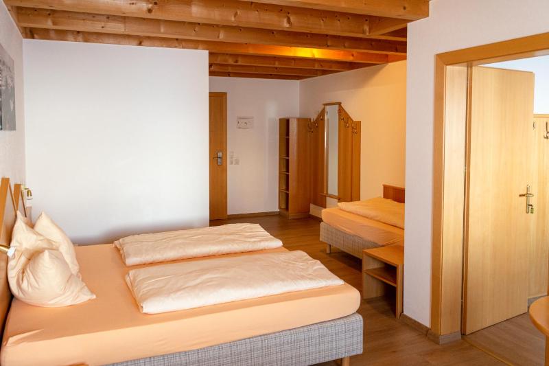 Five-Bed Room  image 3
