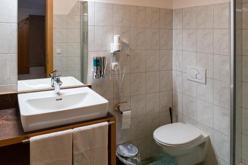 Five-Bed Room  image 4
