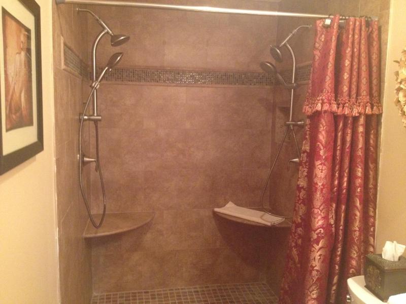 Deluxe King Room image 4