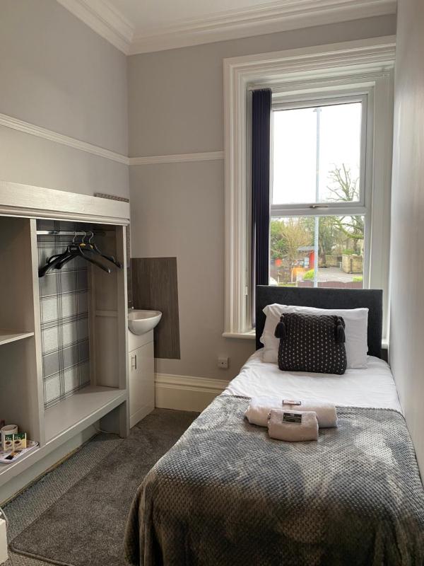 Single Room with Shared Bathroom (Room 8) image 4