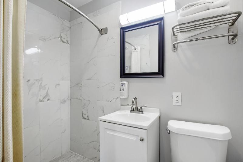Queen Room image 1