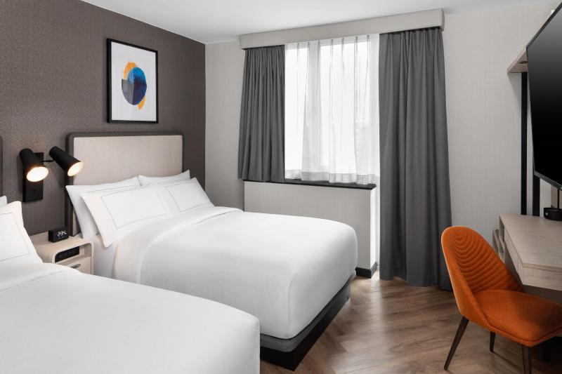Standard Double Room with Two Double Beds image 4