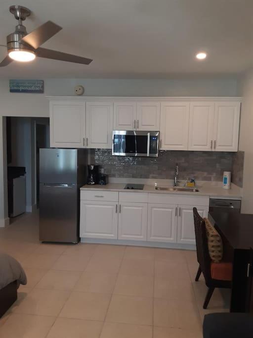 One-Bedroom Apartment image 4