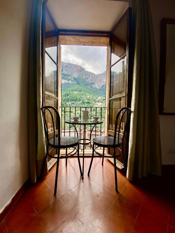 Double or Twin Room image 4