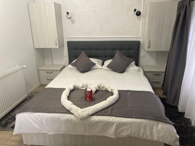 Double Room image 1