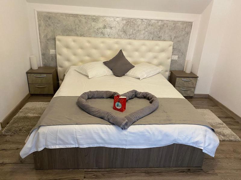 Deluxe Double Room with Shower image 1