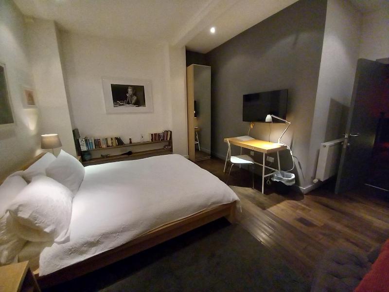 cool room in shared house Images