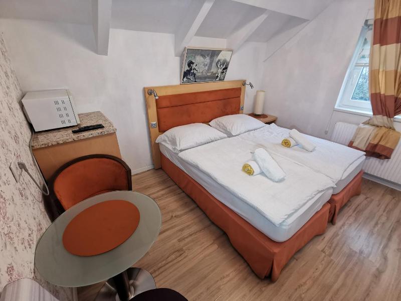 Standard Double Room image 4