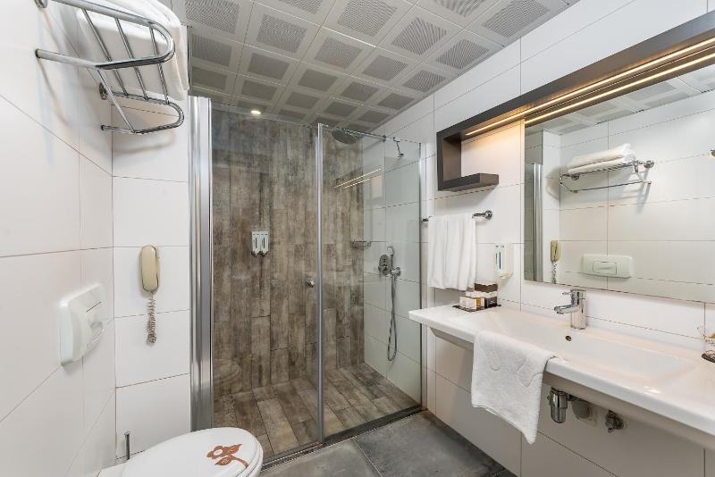 Standard Double Room with Land View image 4