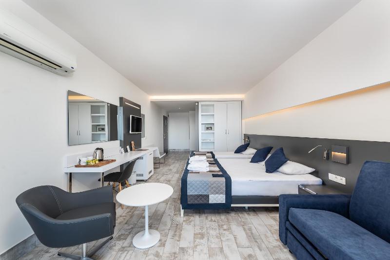 Superior Room with Sea View ( 3 pax ) image 4