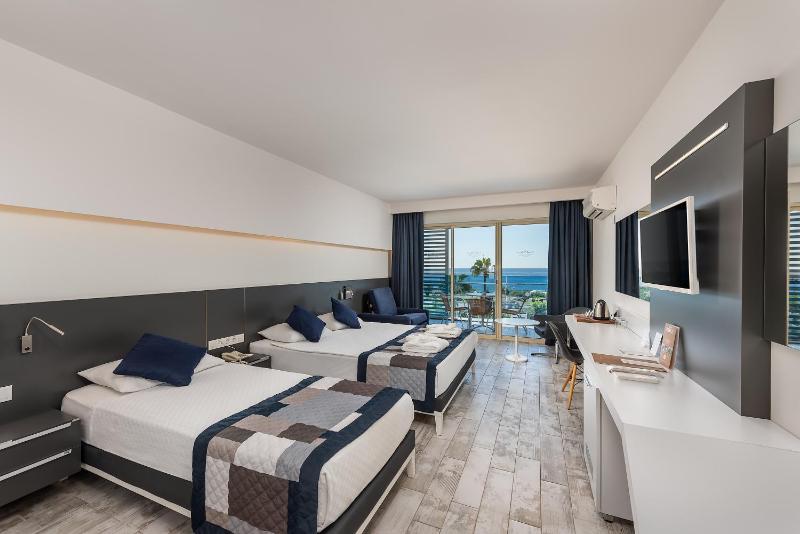 Superior Room with Sea View ( 3 pax ) image 3