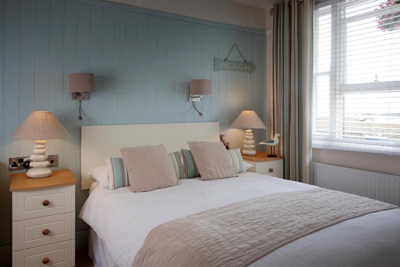 Double Room image 4