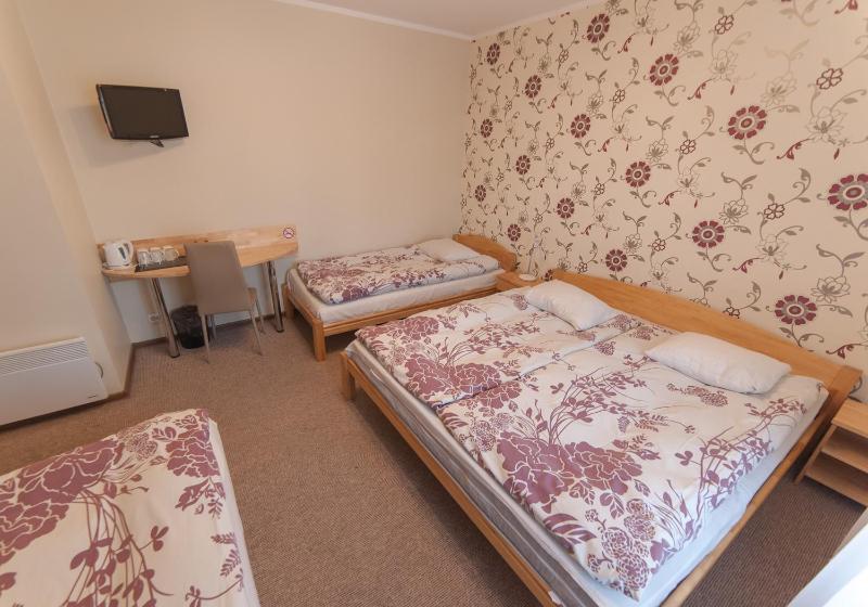 Economy Quadruple Room image 4