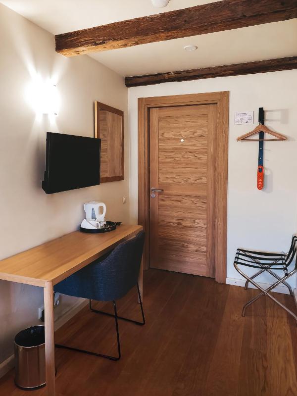 Single Room image 3
