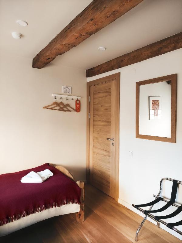 Twin Room image 3