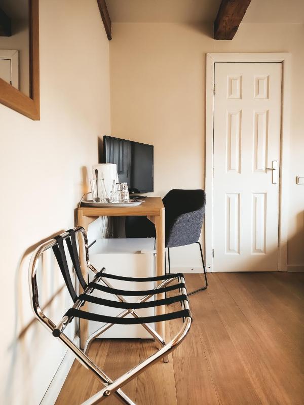 Twin Room image 2