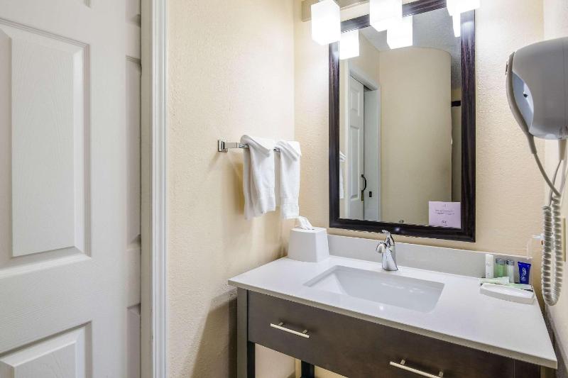 Double Room with Two Double Beds - Non-Smoking image 3