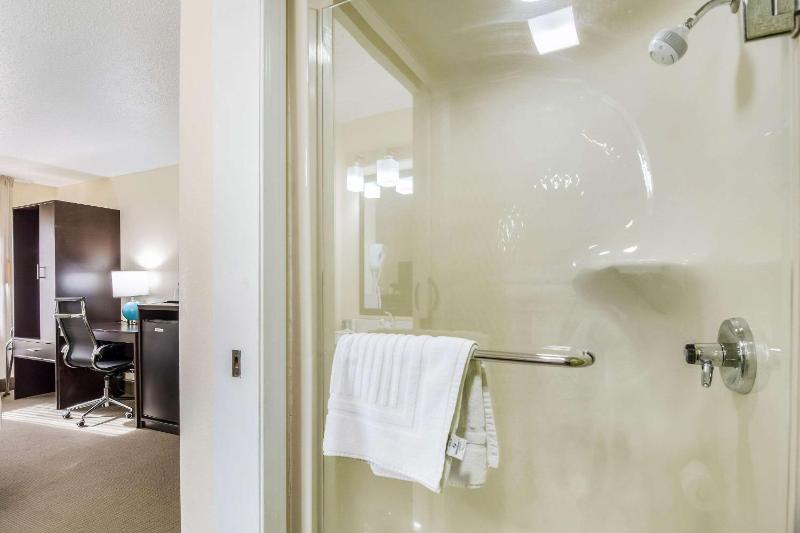 Double Room with Two Double Beds - Non-Smoking image 2