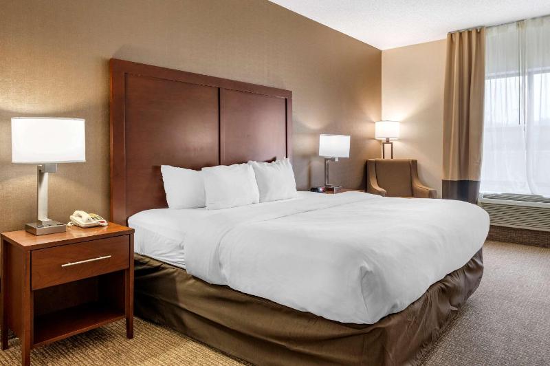 King Suite - Accessible/Non-Smoking image 1